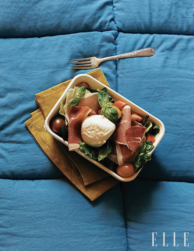 부라타 치즈 샐러드 도시락.