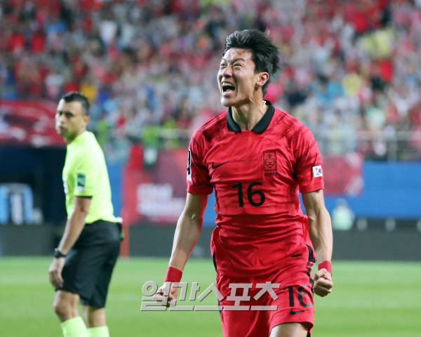 대한민국 축구대표팀과 엘살바도르 대표팀의 A매치 평가전이 20일 오후 대전 유성구 대전월드컵경기장에서 열렸다. 후반 황의조가 선제골을 넣고 환호하고 있다. 대전=김민규 기자 mgkim1@edaily.co.kr /2023.06.20/