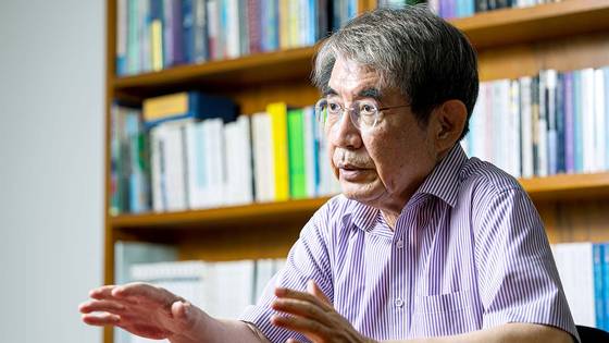 이덕환 서강대 화학과 명예교수는 지난 12일 서울 성동구 자신의 연구실에서 “가짜 과학이 국민의 혼을 빼앗았다”며 목소리를 높였다. 최영재 기자