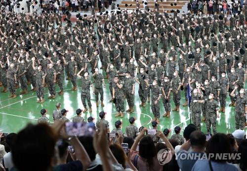 육군훈련소 신병 수료식 장면 [연합뉴스 자료사진]