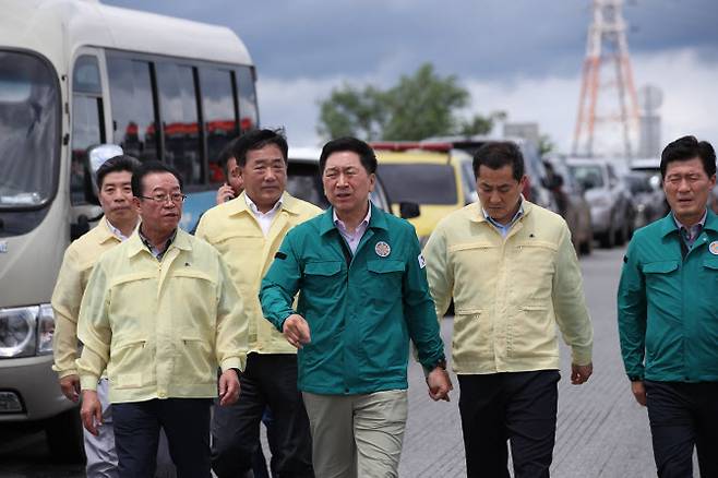 김기현 국민의힘 대표가 17일 오후 충북 청주시 흥덕구 오송읍 궁평리 궁평2지하차도 침수 현장을 방문하고 있다. (사진=뉴스1)