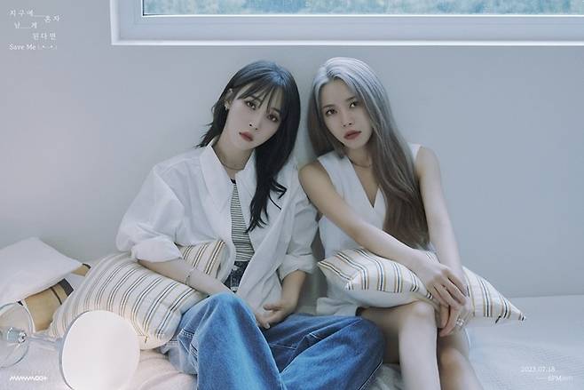 MAMAMOO+ (MAMAMOO Plus, Sola Moonbyul) showed off her clear and transparent visuals.MAMAMOO + released a teaser image of Save Me, a prelude to TWO RABBITS, on the official SNS at 0:00 on the 17th.MAMAMOO +, who appeared in a white-toned costume in the photo, is gazing at the camera with his deep eyes.Unlike the youthful aspect that has been shown before, MAMAMOO +, who returned to calm and neat Attractiveness, raised the question of what kind of story he had in the premiere song.MAMAMOO + will return to Mini 1 TWO RABBITS on the 3rd of next month. Sola and Moonbyul will be transformed into two rabbits in the year of rabbit, and MAMAMOO + will make a new leap into unlimited music and concept.Expectations are high for their comeback, which will catch two rabbits from popularity to fans needs.On the other hand, MAMAMOO +, which is about to release the new album on the 3rd of next month, will release Save Me if it is left alone on Earth at 6 pm on the 18th.