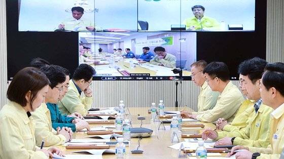이창양 산업통상자원부 장관이 16일 오후 서울 중구 한국전력공사 서울본부에서 열린 '집중호우 에너지·산업시설 점검회의'에 참석해 모두발언을 하고 있다. 사진 산업통상자원부