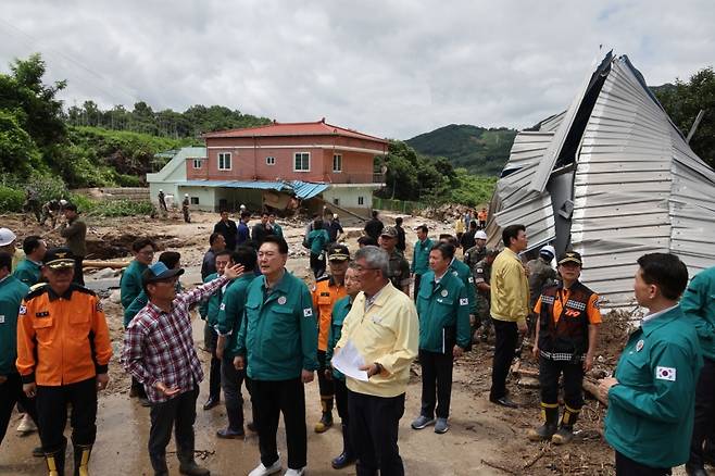 ▲산사태 피해 현장 찾은 윤석열 대통령 사진: 연합뉴스&nbsp;