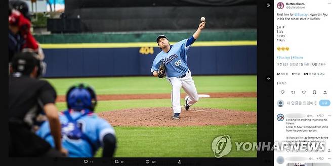 류현진, 마이너리그 세 번째 재활 등판서 5이닝 1실점 (서울=연합뉴스) 미국프로야구 메이저리그(MLB) 복귀를 준비 중인 류현진(토론토 블루제이스)이 16일(한국시간) 미국 뉴욕주 버펄로의 세일런 필드에서 마이너리그 트리플A 털리도 머드헨스(디트로이트 타이거스 산하)를 상대로 선발 등판해 5이닝 동안 3피안타 1실점 했다. 이번 등판은 류현진의 세 번째 재활 등판이다.
    지난해 6월 왼쪽 팔꿈치를 수술한 류현진은 긴 재활을 거쳐 이달 초 마운드에 돌아와 투구 이닝을 늘리고 있다. 사진은 이날 투구하는 류현진. 2023.7.16 [버펄로 바이슨스 트위터 캡처. 재판매 및 DB 금지] photo@yna.co.kr