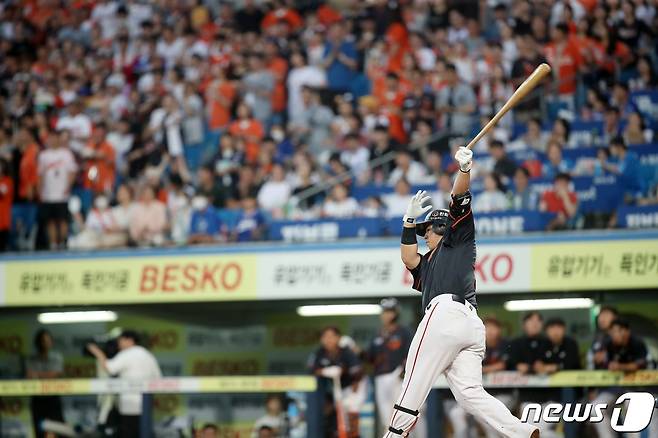 1일 오후 대구 삼성라이온즈파크에서 열린 프로야구 '신한은행 SOL 2023 KBO리그' 한화 이글스와 삼성 라이온즈의 경기, 6회초 2사 1루 상황 한화 3번타자 노시환이 좌익수 방면 2루타를 치고 있다. 2023.7.1/뉴스1 ⓒ News1 공정식 기자