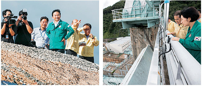 국토·환경장관 현장점검 기록적 폭우로 수자원 관리를 환경부에서 국토교통부로 이관해야 한다는 주장이 여권에서 나오는 가운데 원희룡(왼쪽 사진) 국토부 장관은 17일 충북 청주시 오송읍 궁평2지하차도를 찾아 실종자 수색 및 배수작업을 살펴보고 있고, 한화진(오른쪽 〃) 환경부 장관은 같은 날 청주 소재 대청댐을 방문해 수문 방류 상황을 점검하고 있다.  뉴시스 연합뉴스