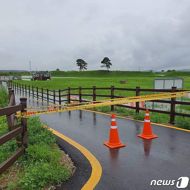 충북 청주시에서 발생한 수해로 인해 출입이 통제된 청원구 정북동 토성.(청주시 제공).2023.7.19/뉴스1
