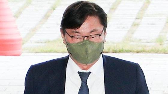 쌍방울 그룹으로부터 억대의 금품을 수수한 혐의 등으로 재판을 받고 있는 이화영 전 경기도 평화부지사. 연합뉴스