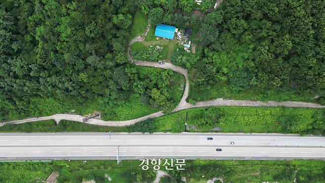 지난 9일 수정된 고속도로 계획의 종점 부근에 김건희 여사 일가가 소유한 부지의 모습. 양평|권도현 기자