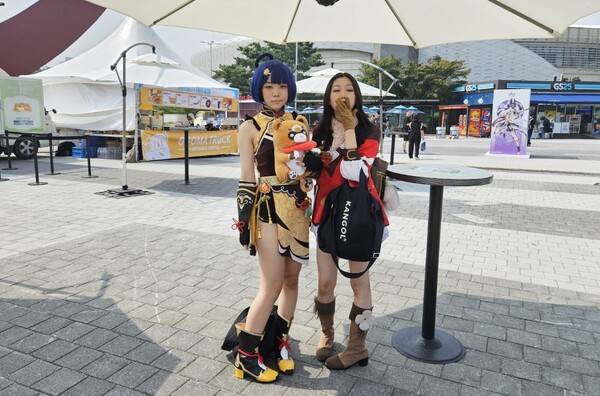 - 코스프레를 하고 방문한 유저도 많았다