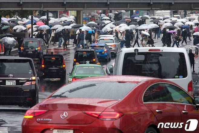 일본 도쿄의 비 내리는 시부야 교차로. <자료 사진>ⓒ AFP=뉴스1 ⓒ News1 우동명 기자