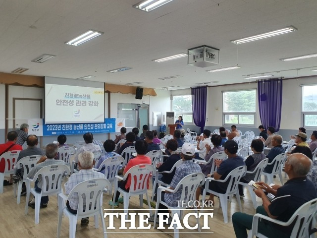 전남 장흥군은 12일부터 20일까지 친환경농업인 1300여명을 대상으로 친환경농산물 안전성 관리강화 교육을 실시했다고 밝혔다./장흥군