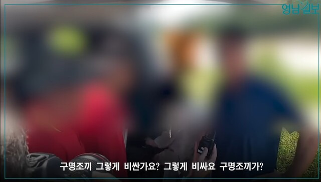 숨진 ㄱ일병의 아버지가 해병대 관계자들에게 항의하는 모습. <영남일보> 유튜브 영상 갈무리