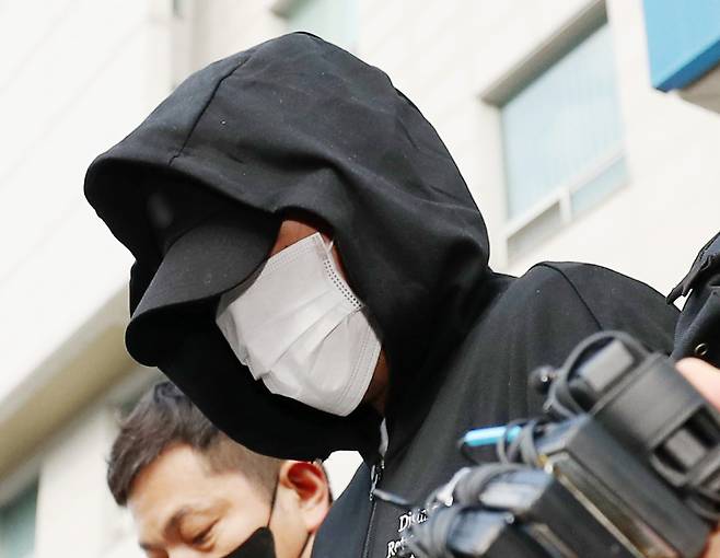 The suspect in a campus rape and death case at Inha University leaves a police station in Incheon, west of Seoul, as he is escorted to the prosecution on Jul. 22, 2022.(Yonhap)