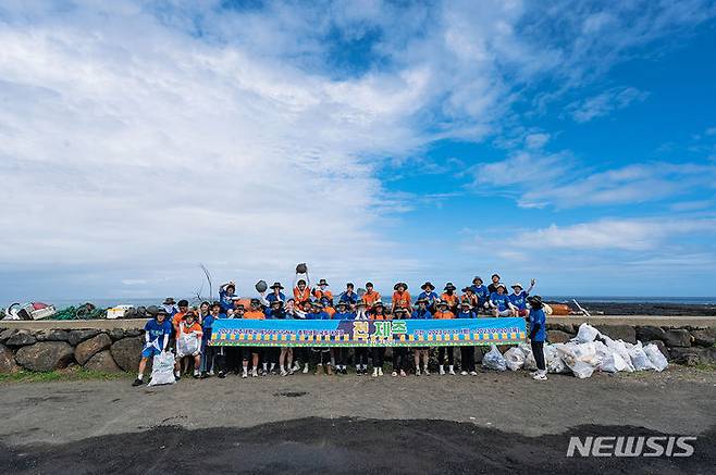 [전주=뉴시스]윤난슬 기자 = 전주대학교는 제주도 일대에서 진행된 8박 9일간의 하계 국토대장정 일정을 무사히 마치고 20일 새벽 모두 건강히 복귀했다고 밝혔다.(사진=전주대 제공)