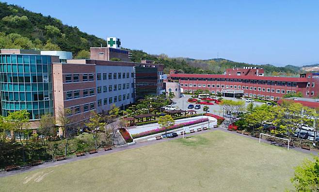 [광주=뉴시스] 광주 광산구 삼거동 광주시립정신병원(사진 오른쪽), 시립 제1요양병원 전경. (사진=병원 누리집 갈무리) photo@newsis.com *재판매 및 DB 금지