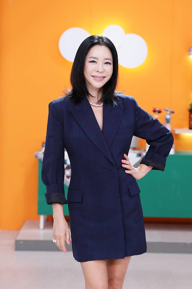 방송인 이혜영이 20일 오전 사전녹화 형식으로 온라인 공개된 MBN 예능 ‘돌싱글즈 4’ 제작발표회에 참석해 포즈를 취하고 있다. 사진 MBN