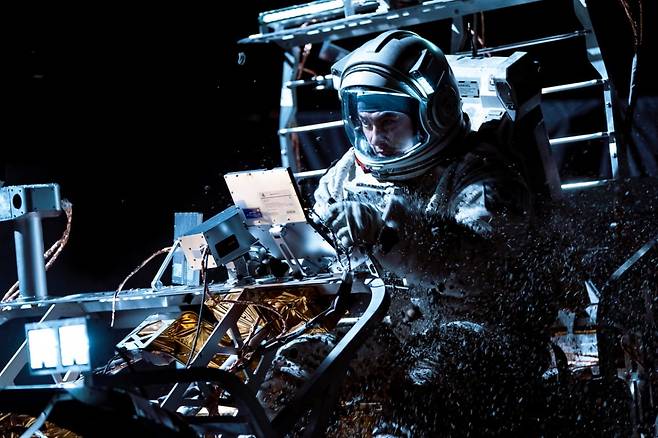 영화 '더 문' 공식 스틸컷. /사진제공=CJ ENM