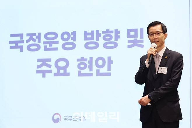 [이데일리 이영훈 기자] 방문규 국무조정실장이 20일 서울 용산구 그랜드하얏트 서울에서 열린 “이데일리 퓨처스 포럼”에서 “국정운영 방향 및 주요 현안” 주제로 강연을 하고 있다.