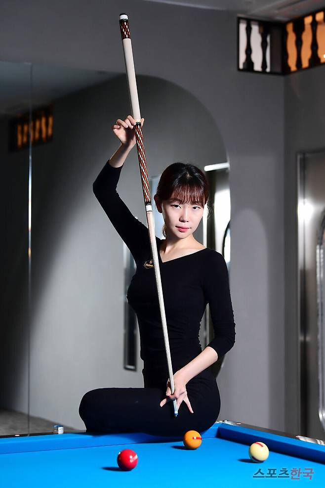프로당구 선수 김보라가 스포츠한국과의 인터뷰에서 포즈를 취하고 있다. ⓒ이혜영 기자 lhy@hankooki.com