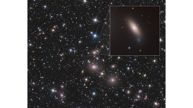 허블우주망원경이 촬영한 외계 은하 'NGC1277'의 모습. 이 은하에 암흑물질이 존재하지 않는다는 관측 결과가 최근 발표됐다. 우주 전체에 암흑물질이 퍼져 있고, 이로 인해 현재의 우주가 만들어졌다는 표준 우주모형이 수정될 수도 있는 발견이다./미 항공우주국, 유럽우주청, 카나리아제도 천체물리연구소