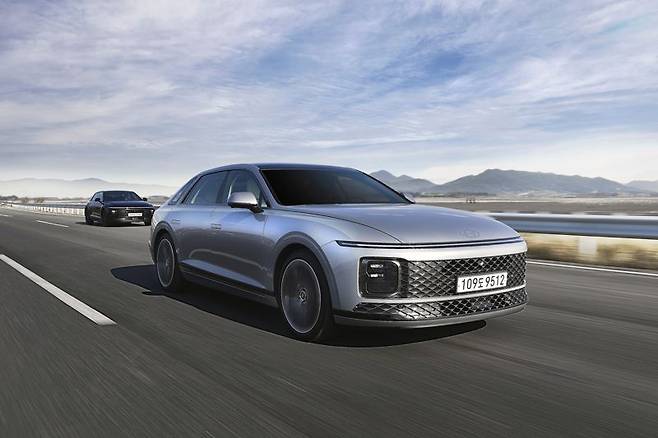 현대자동차 그랜저는 반기 기준으로는 처음으로 하이브리드 모델 판매 실적이 내연기관차를 추월 했다. 현대차 제공