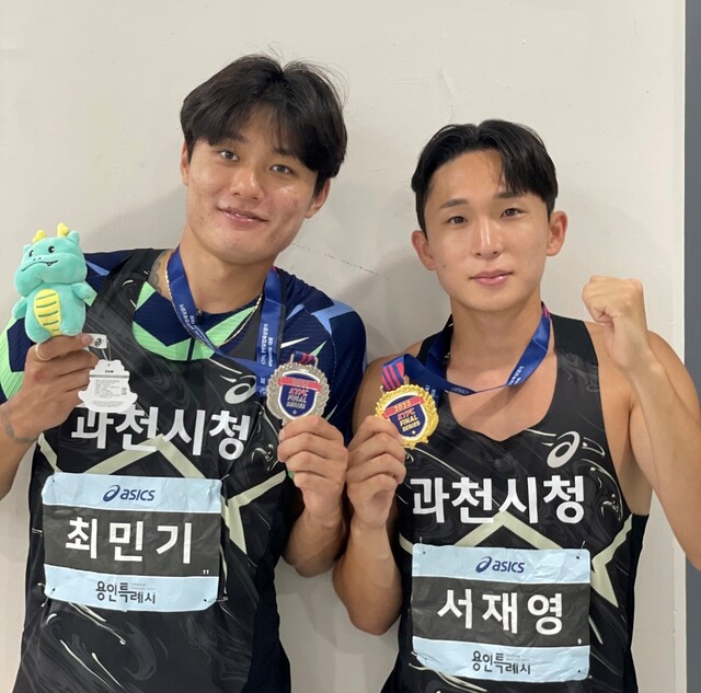 남자 400m서 1,2위를 차지한 과천시청의 서재영(오른쪽)과 최민기.과천시청 제공