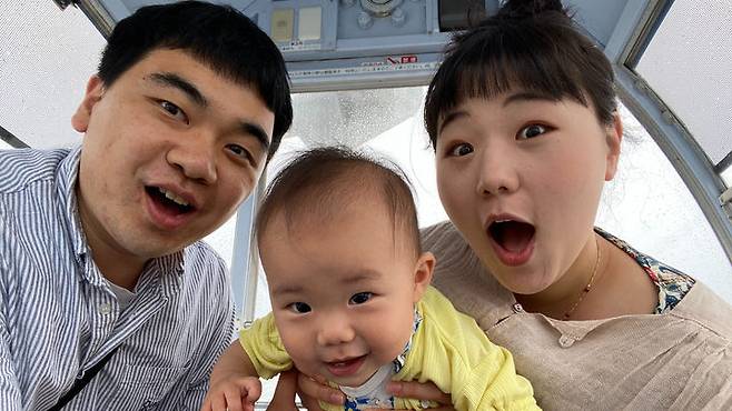 [서울=뉴시스]유튜브 채널 '종지부부'를 운영하는 채종태, 장은지 부부와 딸 채움 (사진=종지부부 제공) 2023.07.19. photo@newsis.com *재판매 및 DB 금지