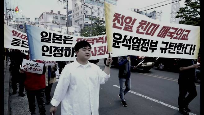 [서울=뉴시스] 북한 조선중앙TV는 5일 지난 서울 시내에서 진행된 윤석열 정권 퇴진 집회 관련 내용을 보도했다. 조선중앙TV는 윤석열 대통령의 지난 미국 국빈 방문과 함께 기시다 일본 총리 방한을 앞두고 연일 대남 비난 수위를 높이고 있다./조선중앙TV  뉴시스