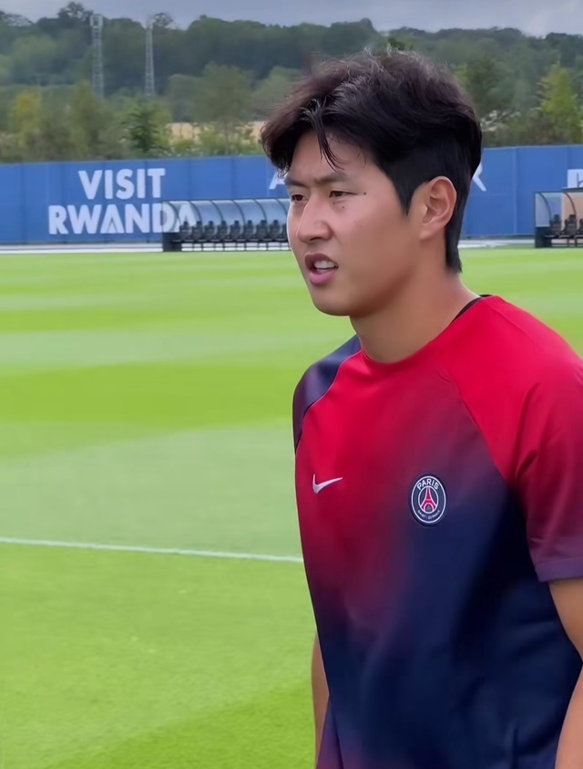 경기 준비하는 이강인. /사진=PSG SNS