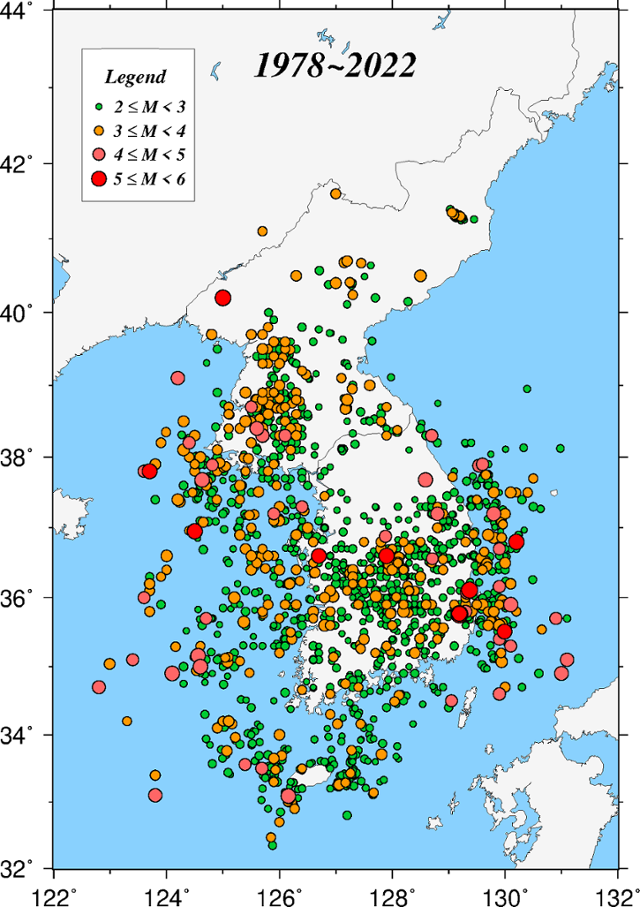 1978년부터 지난해까지 한반도 내 지진 발생 위치. 높은 산지를 제외하고는 지진 발생 위치가 전국 곳곳에 퍼져 있어 어느 곳도 안심할 수 없음을 알 수 있다. 기상청 제공
