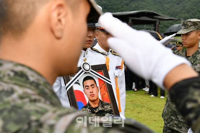 지난 22일 국립대전현충원에서 고 채수근 해병 상병의 안장식이 거행되고 있다. (사진=국가보훈부)