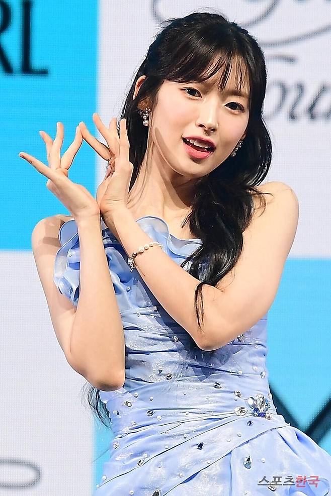 미니 9집 '골든 아워글래스(Golden Hourglass)' 쇼케이스에 참석한 오마이걸 아린. ⓒ이혜영 기자 lhy@hankooki.com