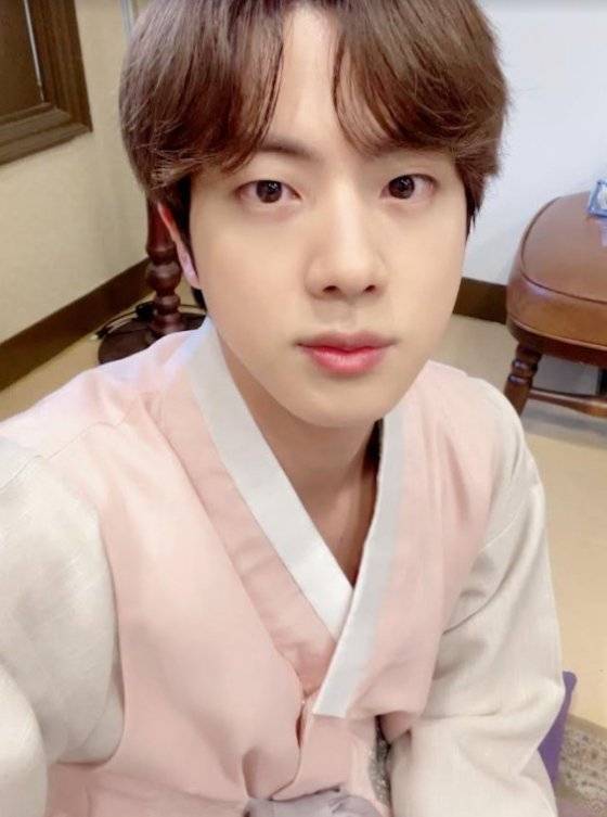 "방탄소년단 진 따라 한복 두루마기 입었죠" 세계 최고 권위 성악 콩쿠르 우승한 김성호