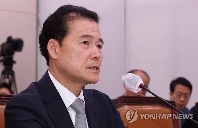 답변하는 김영호 통일부 장관 후보자 (서울=연합뉴스) 하사헌 기자 = 김영호 통일부 장관 후보자가 21일 오후 서울 여의도 국회에서 열린 인사청문회에서 의원 질의에 답변하고 있다. 2023.7.21 toadboy@yna.co.kr