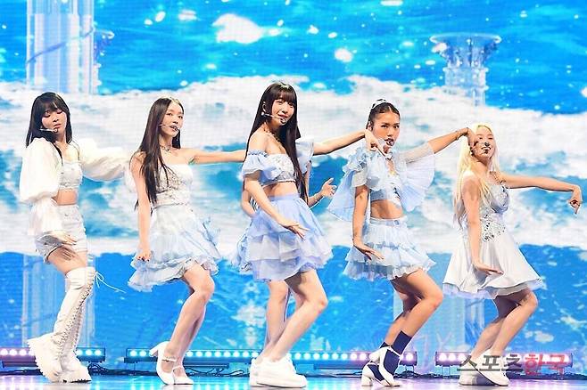 ​미니 9집 '골든 아워글래스(Golden Hourglass)' 쇼케이스에 참석한 오마이걸 유빈. ⓒ이혜영 기자 lhy@hankooki.com​