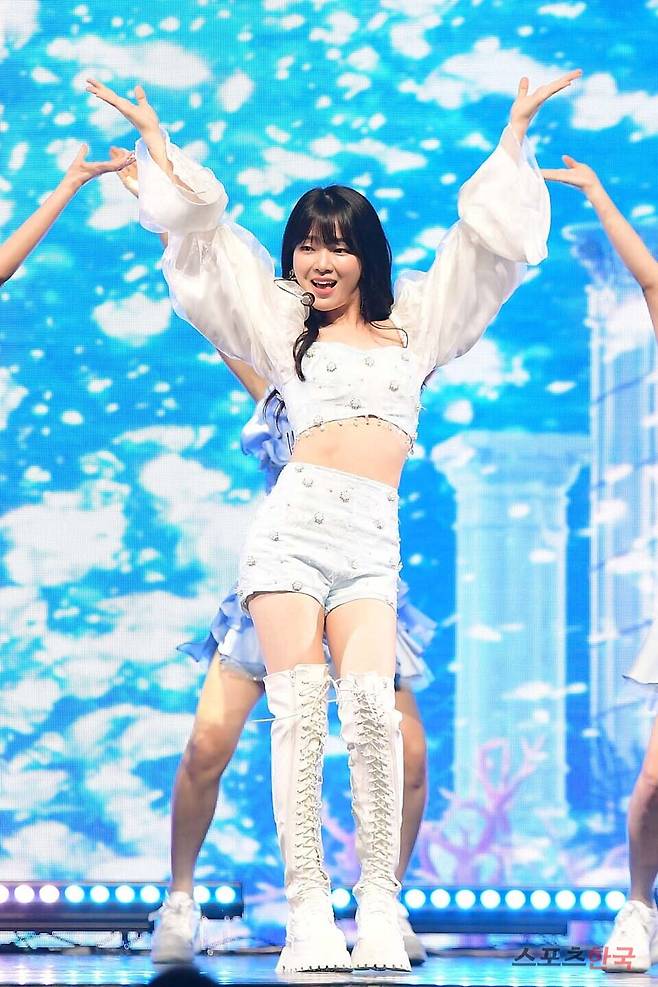 미니 9집 '골든 아워글래스(Golden Hourglass)' 쇼케이스에 참석한 오마이걸 승희. ⓒ이혜영 기자 lhy@hankooki.com