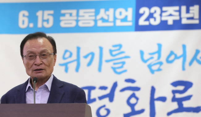 여전한 실세?　   이해찬 더불어민주당 상임고문이 지난달 15일 국회에서 열린 6·15 공동선언 23주년 기념토론회에 참석해 축사를 하고 있다. 이 고문은 이 행사 이후 같은 달 19∼25일 비밀리에 중국을 방문한 것으로 파악됐다.  뉴시스