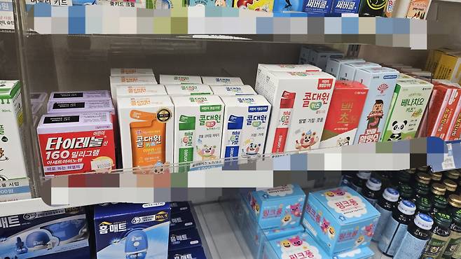 지난 16일 소아과 근처 한 약국에는 어린이용 타이레놀정 80mg과 타이레놀정 160mg, 어린이용 타이레놀 현탁액이 품절이었다. 박지영 기자.