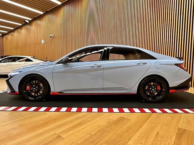 더 뉴 아반떼 N 측면부 / 출처=IT동아