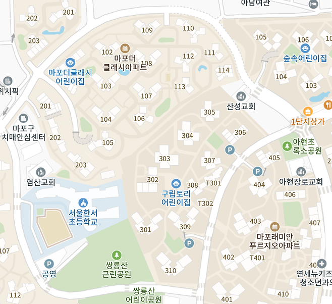 서울한서초등학교 중문은 마포래미안푸르지오 3단지 방향으로 설치되어 있다. 카카오맵 제공.