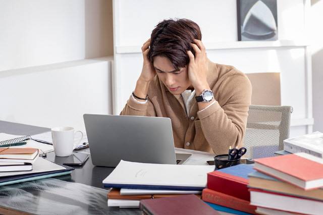 직장인에게 잘 생기는 증후군으로 스마일마스크증후군, 슈퍼직장인증후군, 와이미증후군이 있다./사진=클립아트코리아