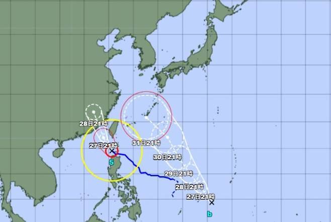 일본기상청 26일 오후 9시 발표 5호 태풍 독수리(왼쪽) 및 6호 태풍 카눈 발달 예상 열대저압부(오른쪽) 예상경로/사진=기상청 제공