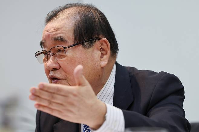 연합뉴스와 인터뷰하는 이종찬 광복회장   (서울=연합뉴스) 신현우 기자 = 이종찬 광복회장이 26일 오후 서울 여의도 광복회에서 연합뉴스와 인터뷰하고 있다. 2023.7.27
    nowwego@yna.co.kr