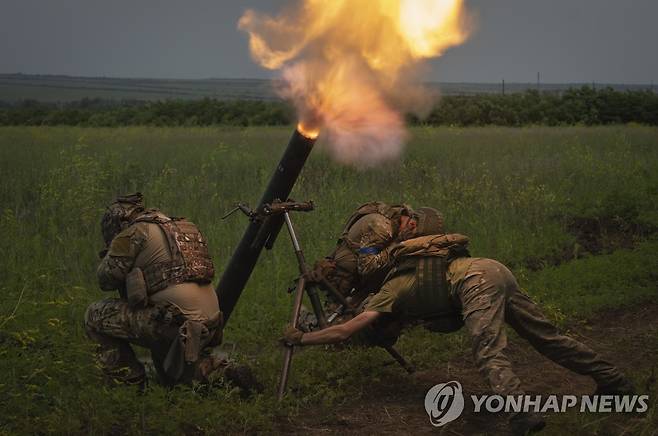 지난달 중순 우크라이나군의 반격이 시작된 이후 자포리자주 전선의 우크라이나 병사들 [AP=연합뉴스 자료사진]