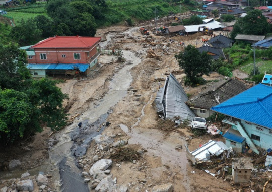 On July 16, mud covers a village in Beolbang-ri, Gamcheon-myeon in Yecheon-gun, Gyeongsangbuk-do, where a landside caused by a torrential downpour buried most of the village. Jo Tae-hyeong