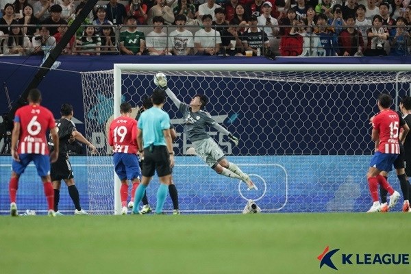 이창근이 미친 선방쇼를 선보였다. 사진=한국프로축구연맹 제공