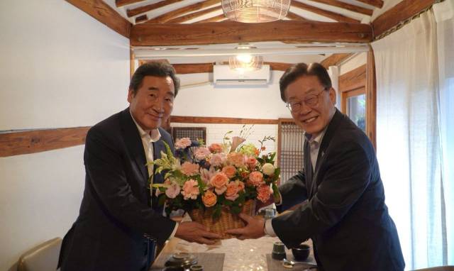 ▲이재명 더불어민주당 대표(오른쪽)와 이낙연 전 국무총리의 만찬 회동 모습. ⓒ더불어민주당