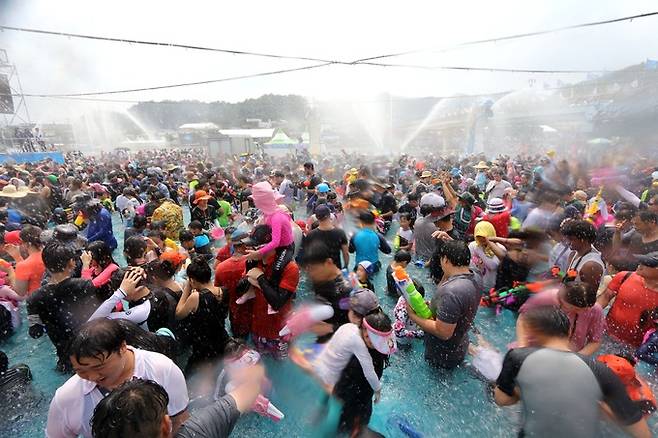 정남진 장흥 물축제.